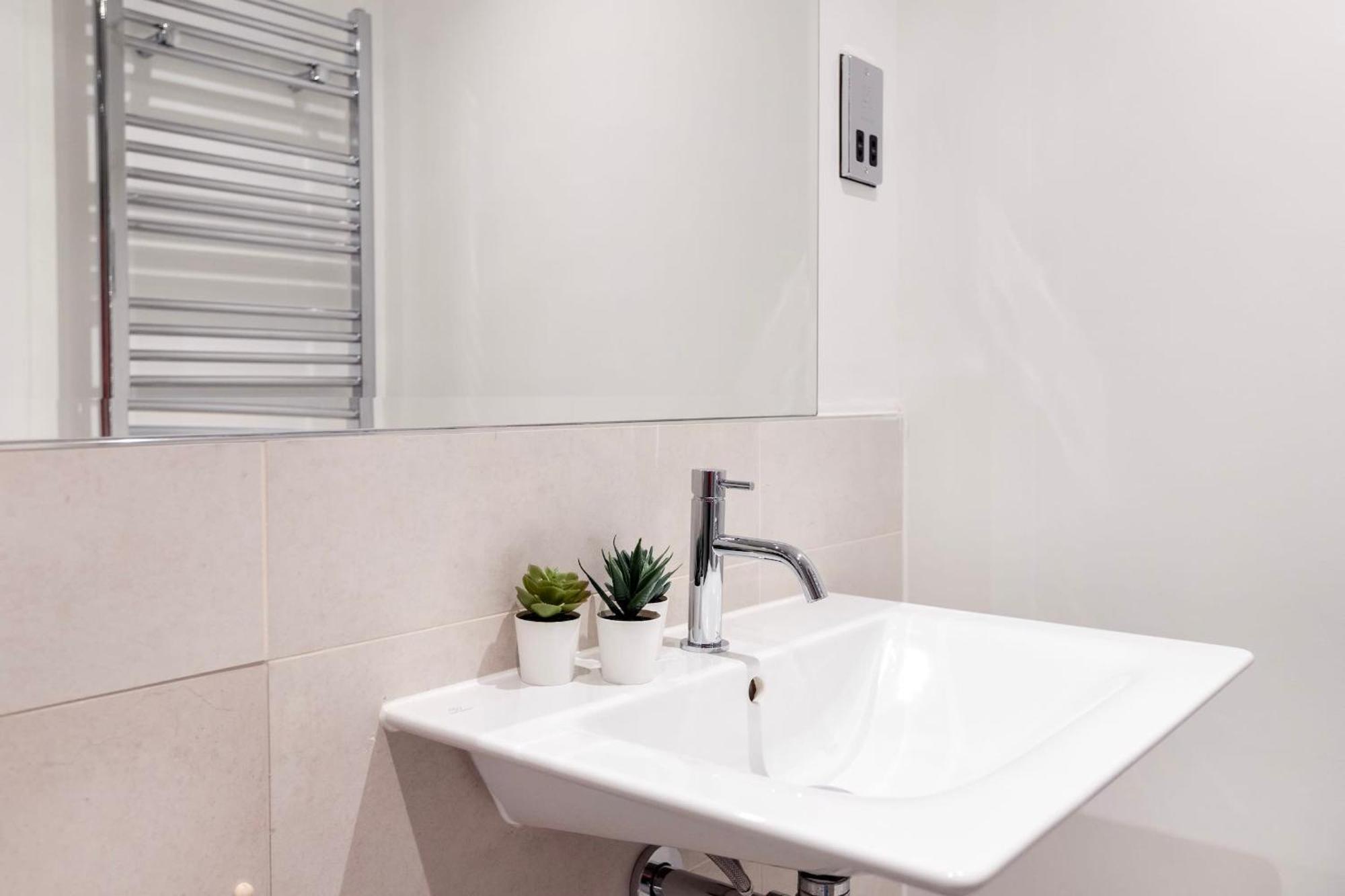 Fitzrovia With Balcony - Cityapartmentstay Лондон Экстерьер фото