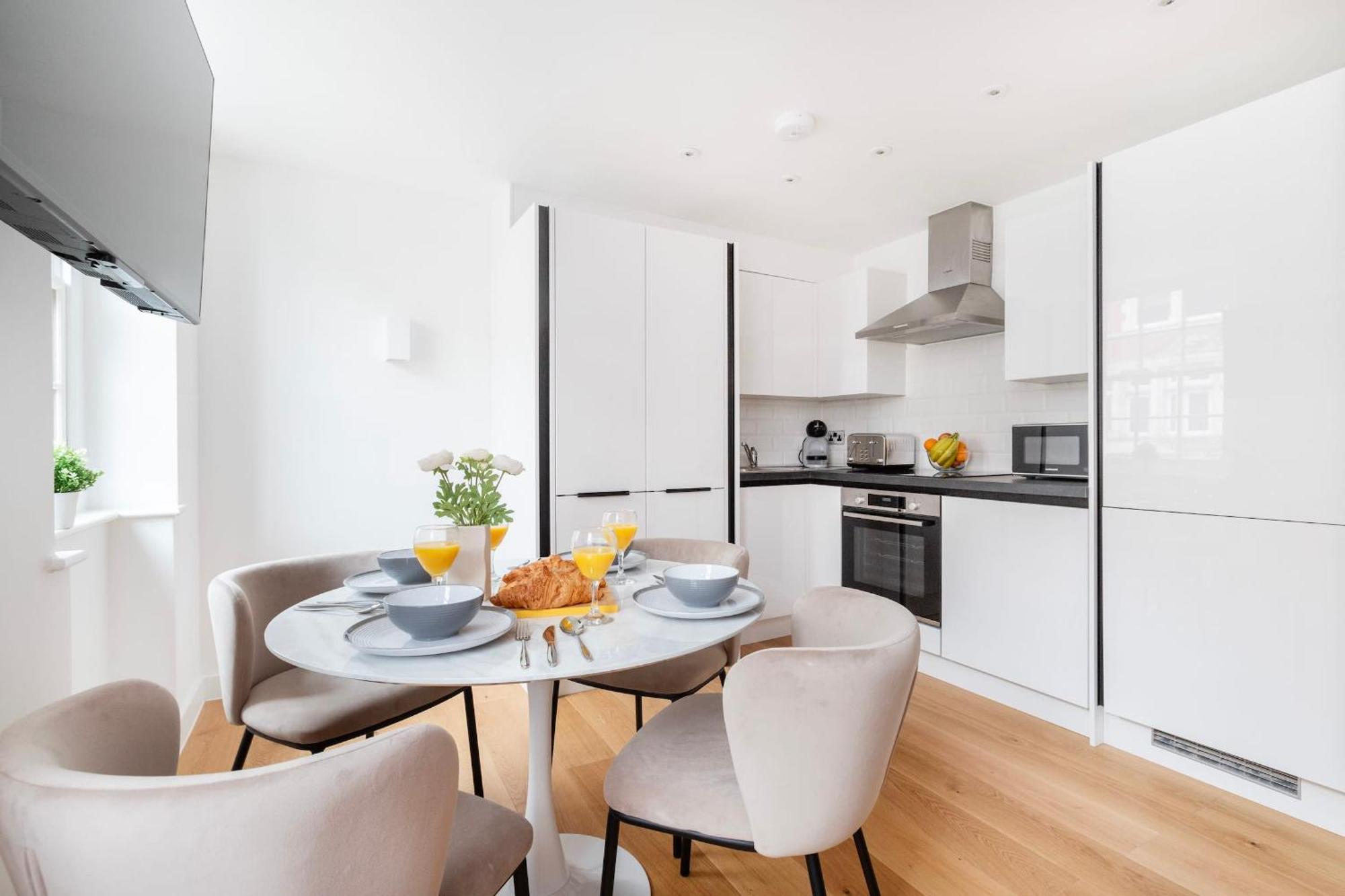 Fitzrovia With Balcony - Cityapartmentstay Лондон Экстерьер фото